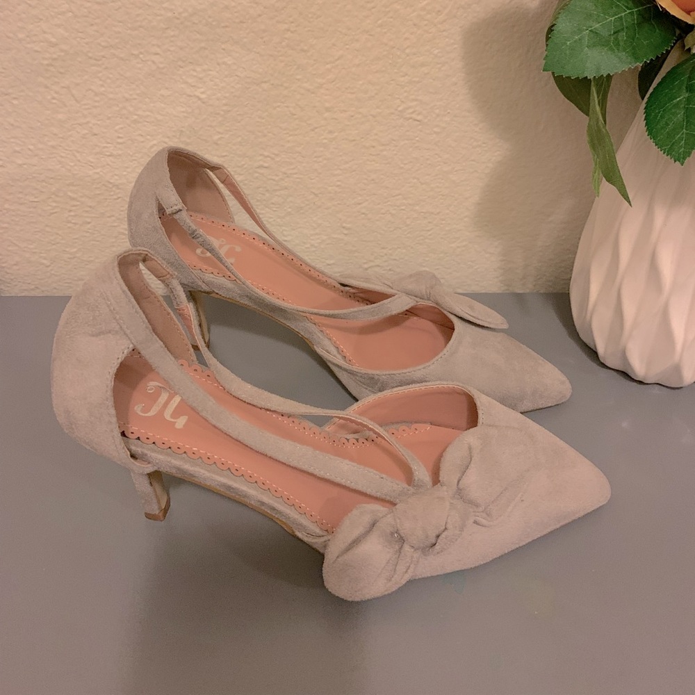 Cute grey pumps